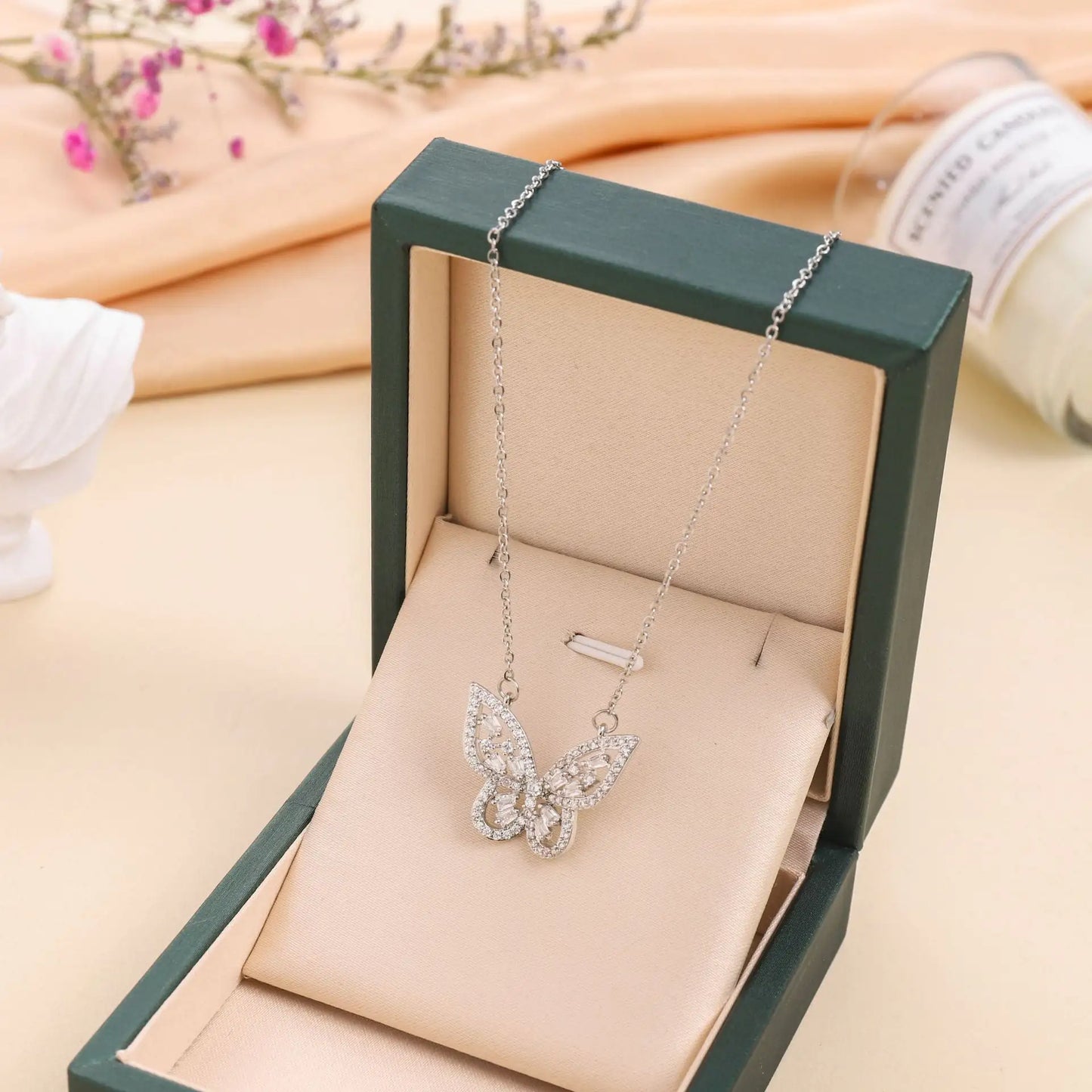 Fluttering Beauty Necklace