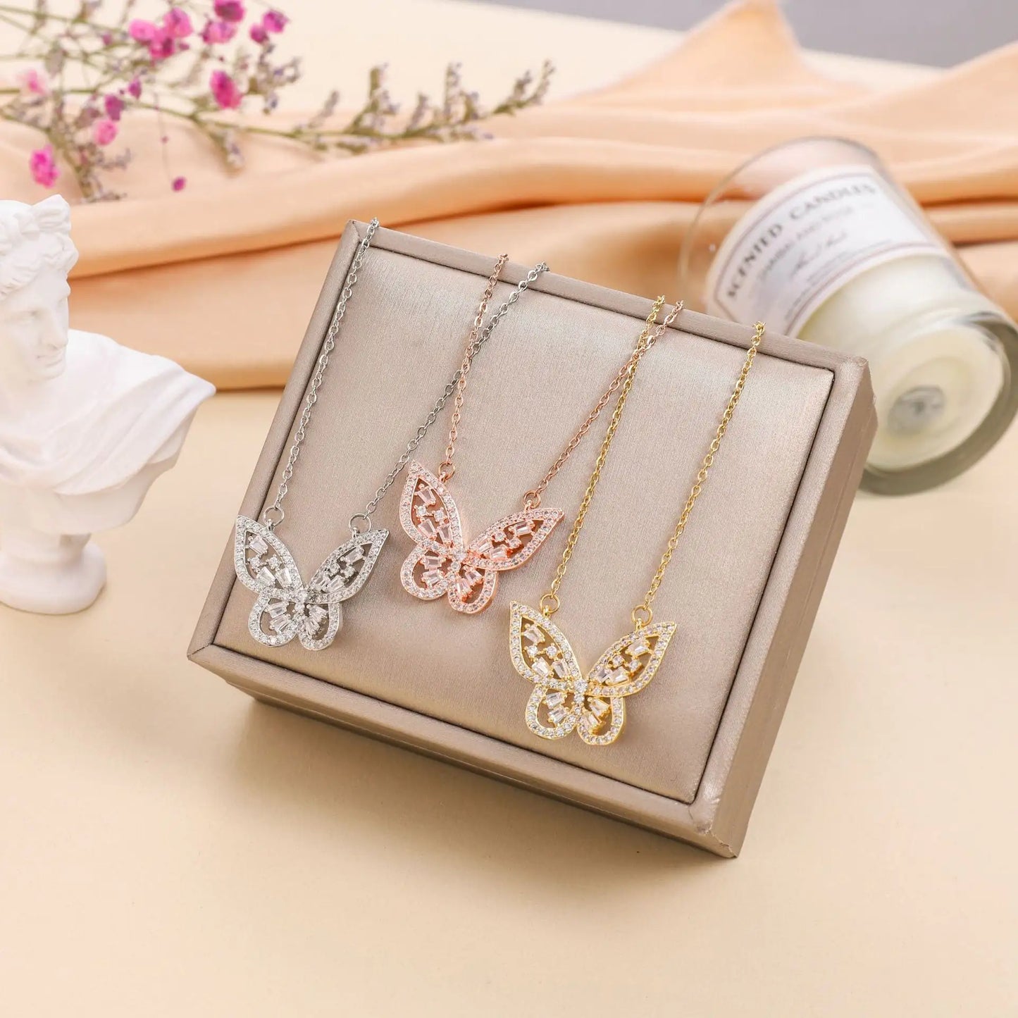 Fluttering Beauty Necklace