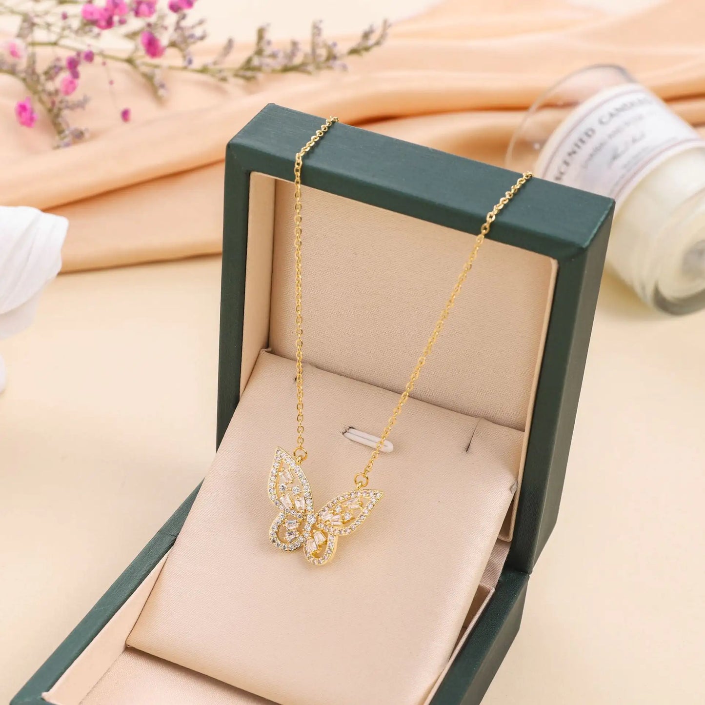 Fluttering Beauty Necklace