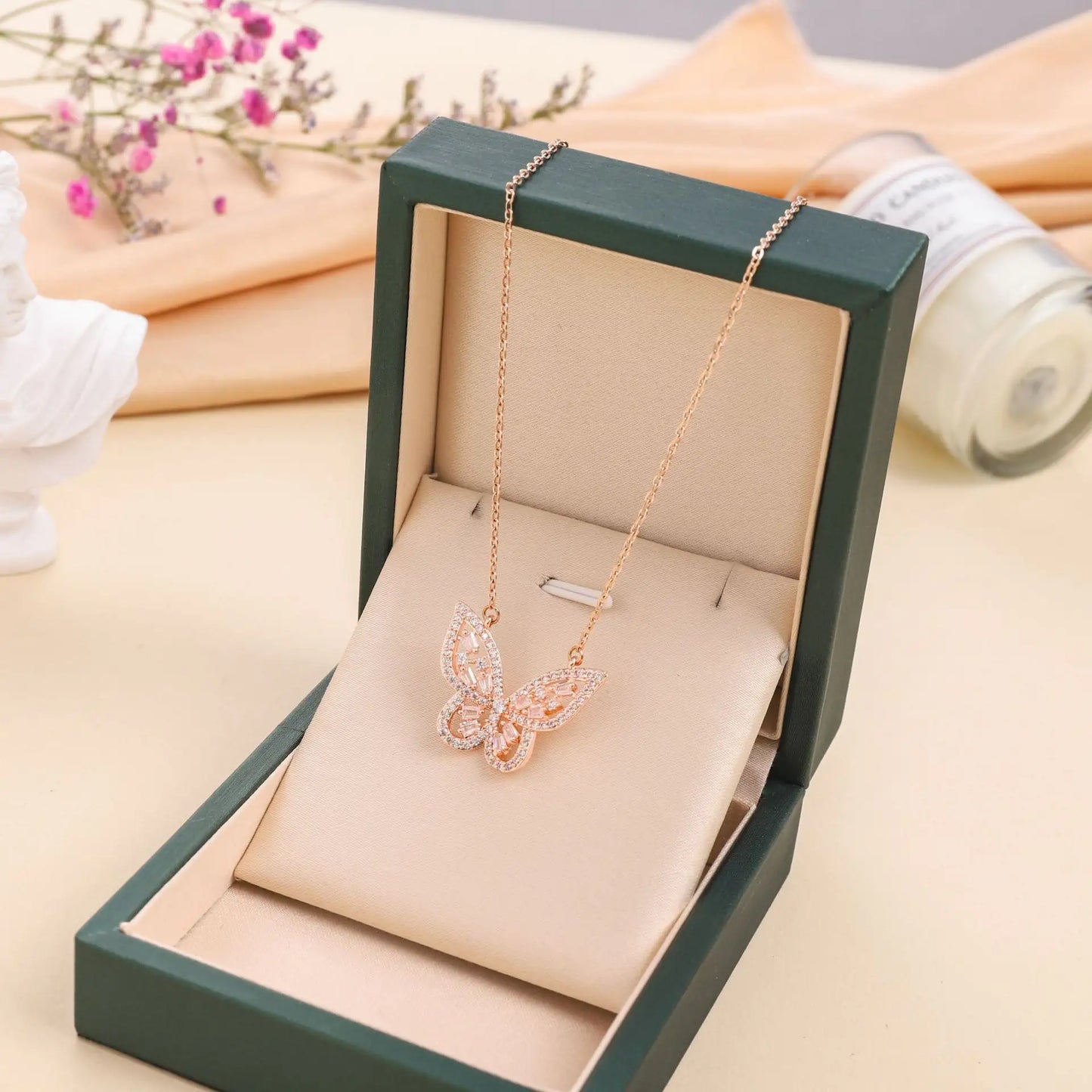 Fluttering Beauty Necklace